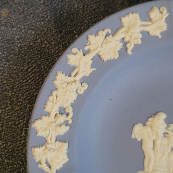 Wedgwood Blue Jasperware Ashtray Vintage Made In England Floral Relief Design 4. - Picture 5 of 6